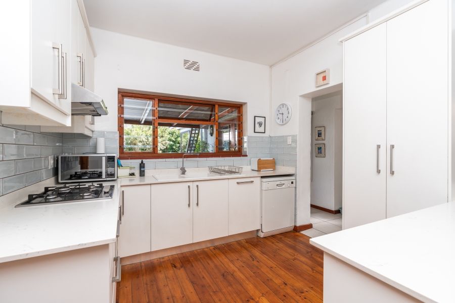 To Let 3 Bedroom Property for Rent in Pinelands Western Cape